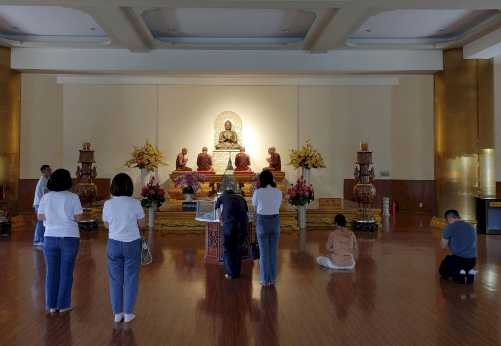 Visitors can enter the main hall or worship areas around the pagoda to pray for themselves and their families